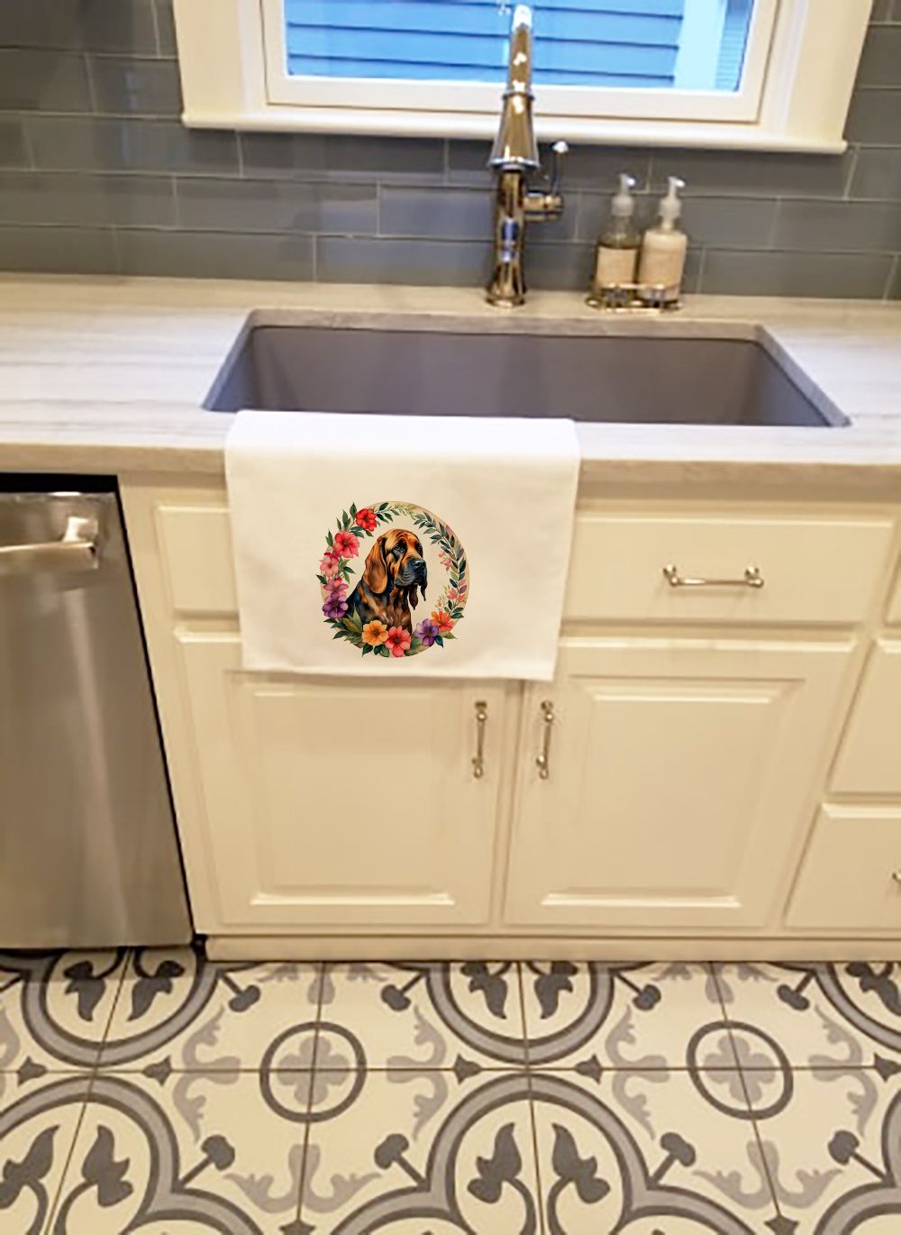Bloodhound and Flowers Kitchen Towel Set of 2 White Dish Towels Decorative Bathroom Hand towel for Hand, Face, Hair, Yoga, Tea, Dishcloth, 19 X 28", White